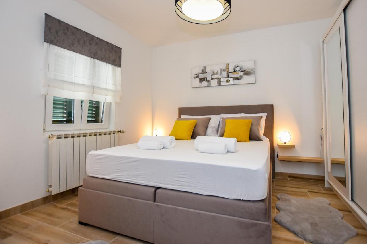 Apartmani Plazibat Mandre Exteriör bild