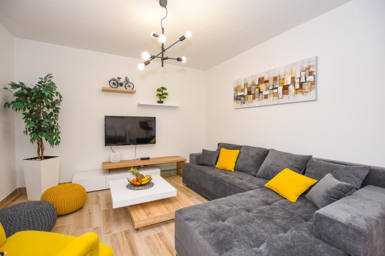 Apartmani Plazibat Mandre Exteriör bild