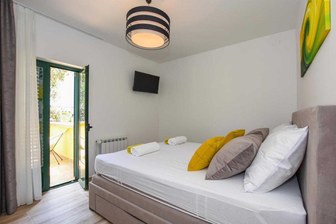 Apartmani Plazibat Mandre Exteriör bild