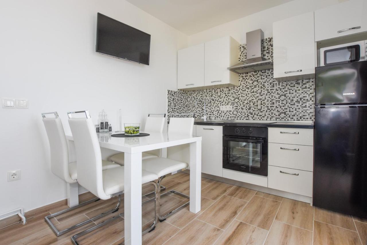 Apartmani Plazibat Mandre Exteriör bild