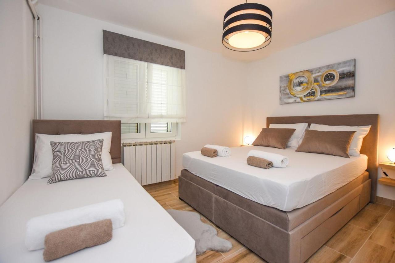 Apartmani Plazibat Mandre Exteriör bild
