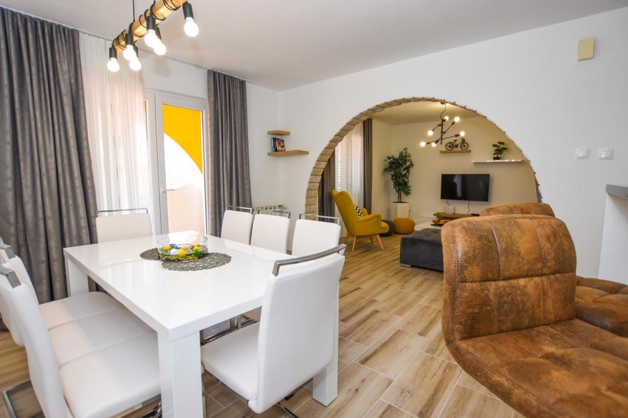 Apartmani Plazibat Mandre Exteriör bild