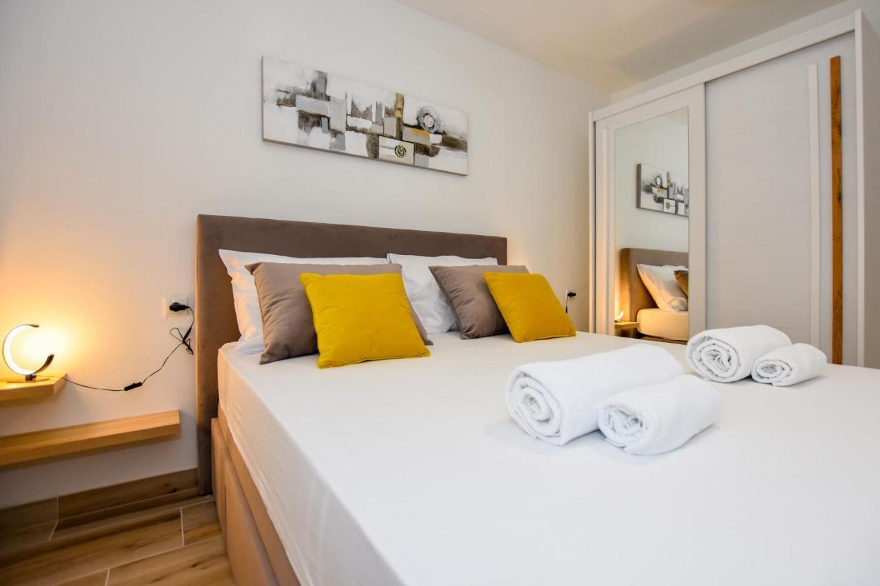 Apartmani Plazibat Mandre Exteriör bild