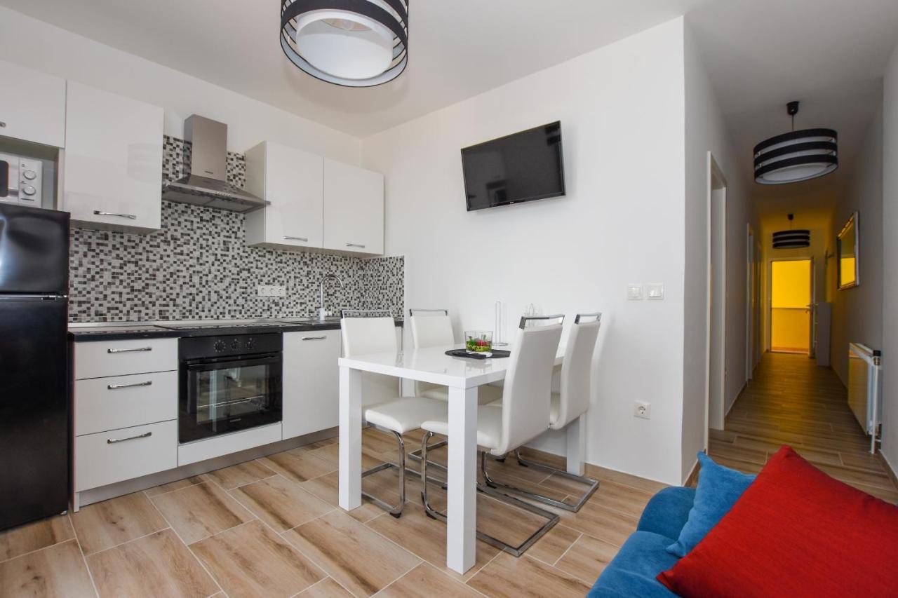 Apartmani Plazibat Mandre Exteriör bild