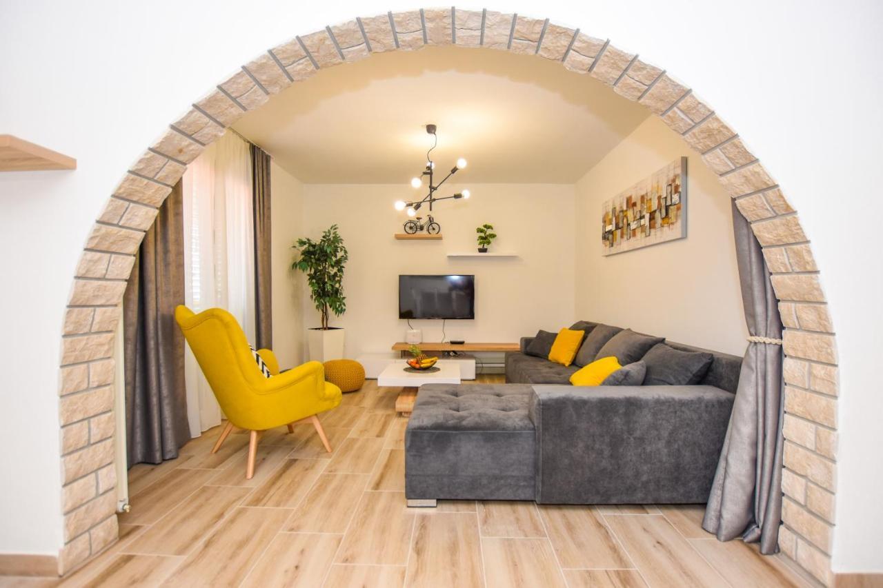 Apartmani Plazibat Mandre Exteriör bild